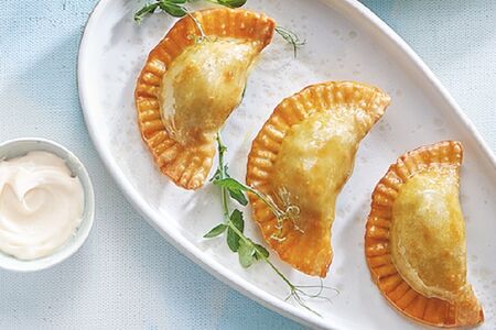 Мини-чебуреки с креветками и кальмарами