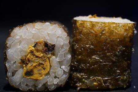 Ролл с мидиями и сыром