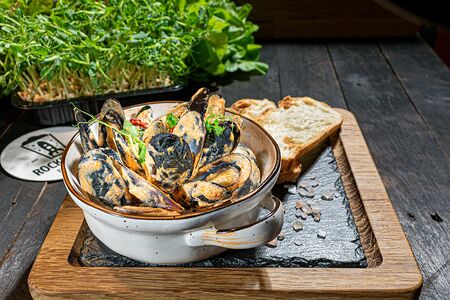 Мидии в соусе Том Ям