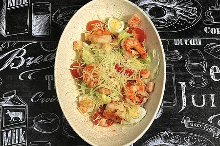 Салат Цезарь с креветками