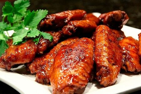 Куриные крылышки в соусе