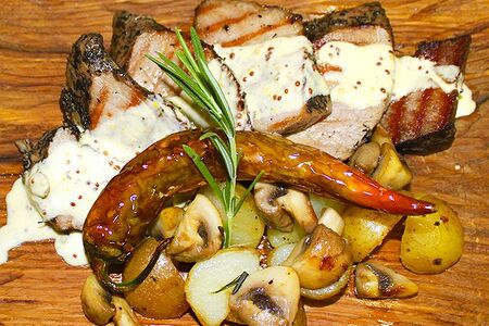 Свиная вырезка в золе