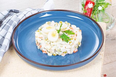 Салат Оливье с куриной грудкой