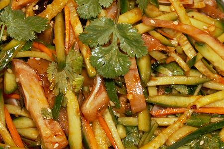 Салат Свиные ушки с огурцом