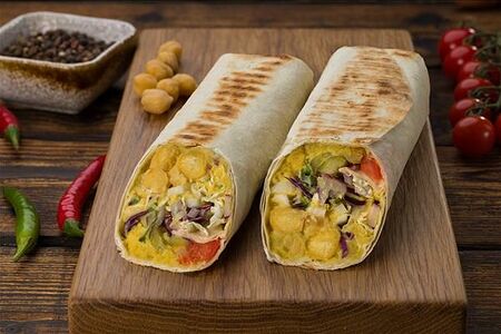 Донер с хумусом нутом и овощами