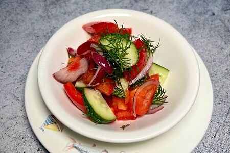 Детский салат из свежих овощей с маслом или сметаной