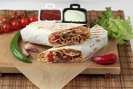 Шаурма Гигант вегетарианская в обычном лаваше