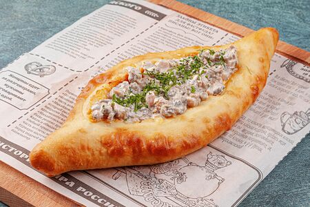 Хачапури по-аджарски с курицей и грибами