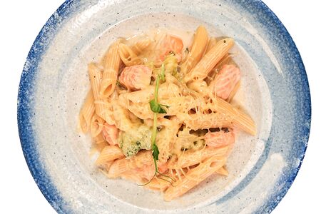 Пенне с лососем и брокколи в сливочном соусе