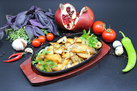 Картофель, жаренный с грибами