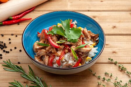 Wok с цыпленком от шефа