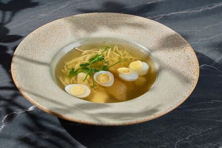 Куриный бульон с лапшой