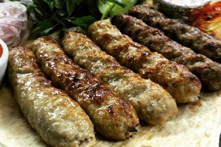 Ассорти из люля-кебаб с гарниром