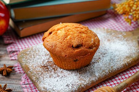 Кекс с изюмом