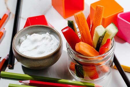 Овощные палочки со сметаной