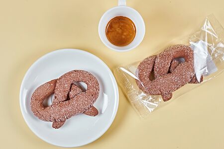 Крендель шоколадный