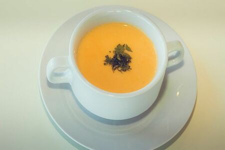 Сырный суп-пюре с гренками и сливками