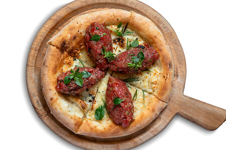 Тартар из говядины на фокачче