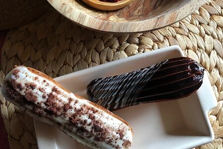 Эклер карамельный