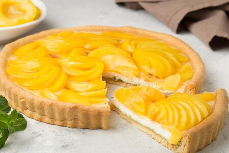 Пирог персиковый с киви