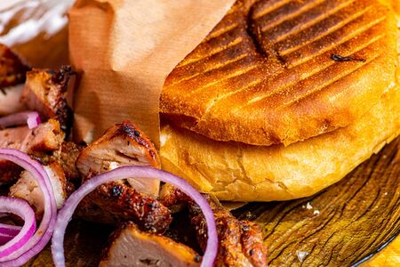 Шаверма в булочке с шашлыком из свинины