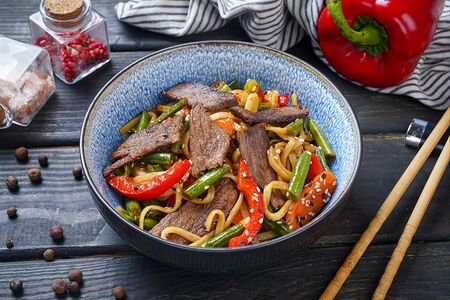 Вок удон с говядиной