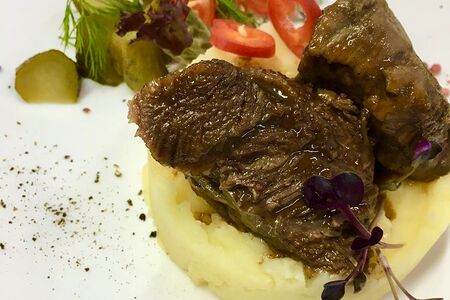 Говяжьи щечки с картофельным пюре