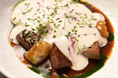 Мраморный язык с топинамбуром и грибным муссом