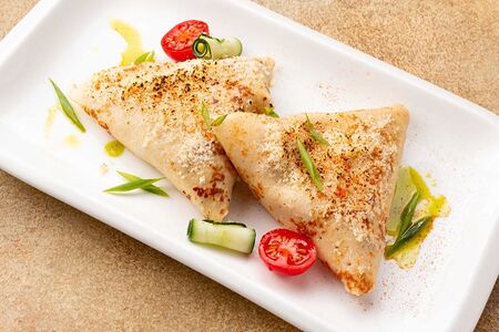 Грибной жульен в блинах ( мука, соль, молоко грибы шампиньоны в сливочном соусе)