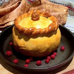 Съедобный горшочек с колбасками и грибами