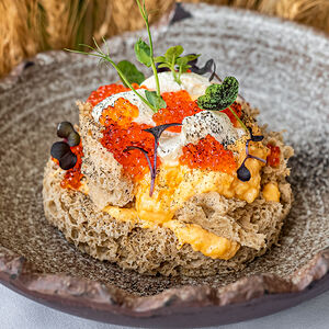 Скрембл с маскарпоне и красной икрой