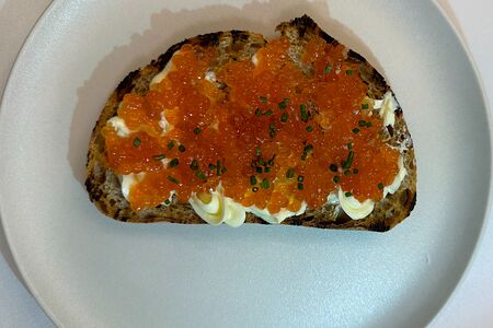 Брускетта с икрой