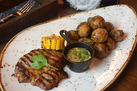 Стейк из cвинoй шеи