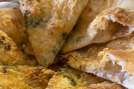 Фокачча с пармезаном и розмарином