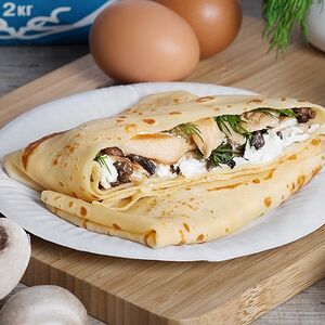 Блин с куриной грудкой и грибами в сливочном соусе