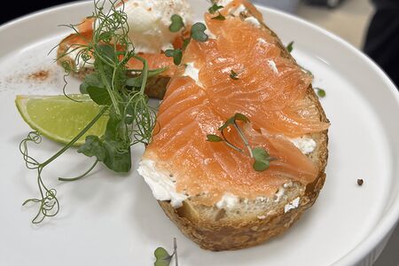 Тост с лососем