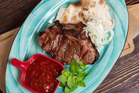 Стейк из cвинoй шеи