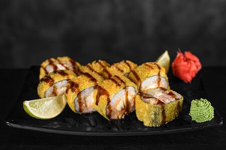 Горячий ролл с креветкой