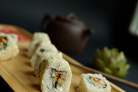 Ролл Калифорния мидии вайт