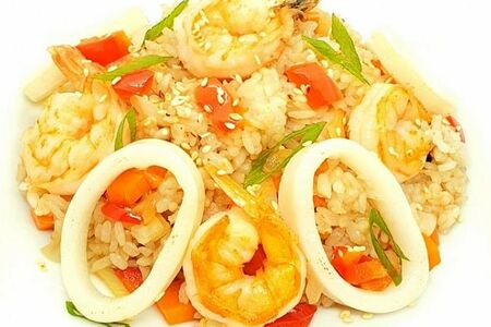 Рис с морепродуктами и овощами