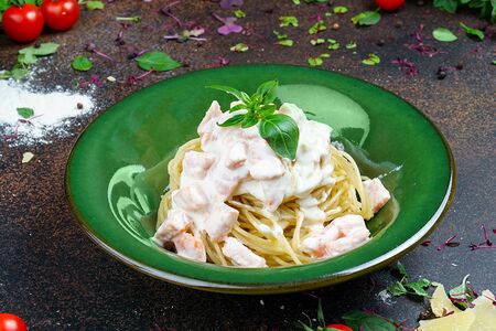 Паста с лососем в сливочном соусе