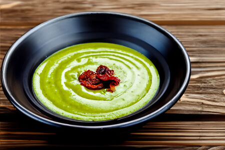 Крем-суп из кабачков с вялеными томатами