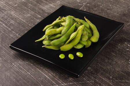 Бобы эдамаме с солью