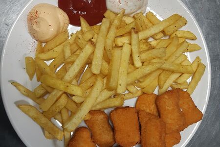 Фри с нагетсами