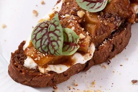 Брускетта Страчателла-баклажан