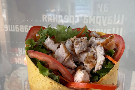 Тако в сырном лаваше на углях