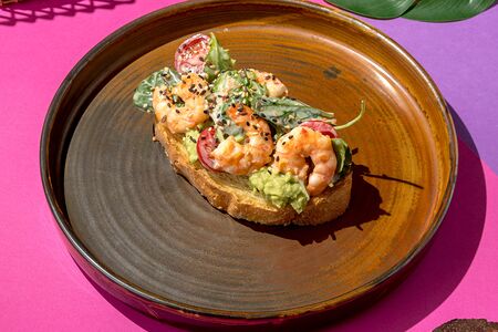 Брускетта с креветками