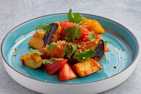 Салат с хрустящим баклажаном