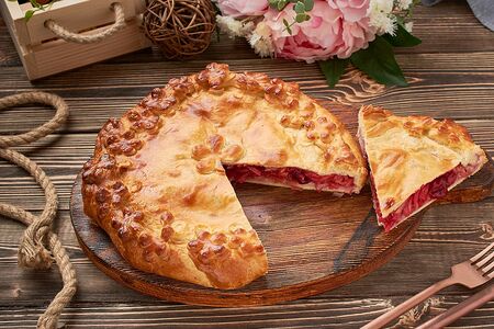 Пирог с яблоком и вишней