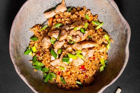 Чесночный рис с курицей